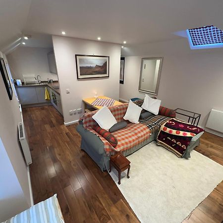 One Bee Apartment เอดินบะระ ภายนอก รูปภาพ